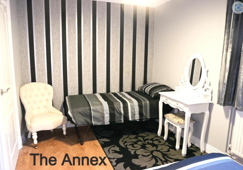 Hen & Stag Retreat Weekend Stay Sleeps 10 To 30 Thetford Kültér fotó