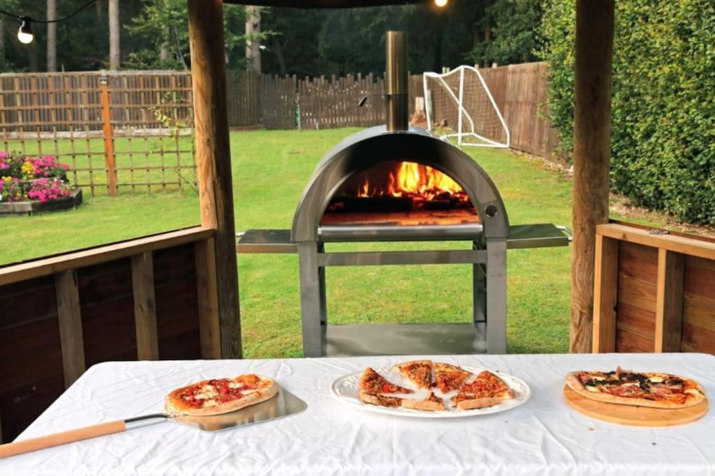 Hen & Stag Retreat Weekend Stay Sleeps 10 To 30 Thetford Kültér fotó