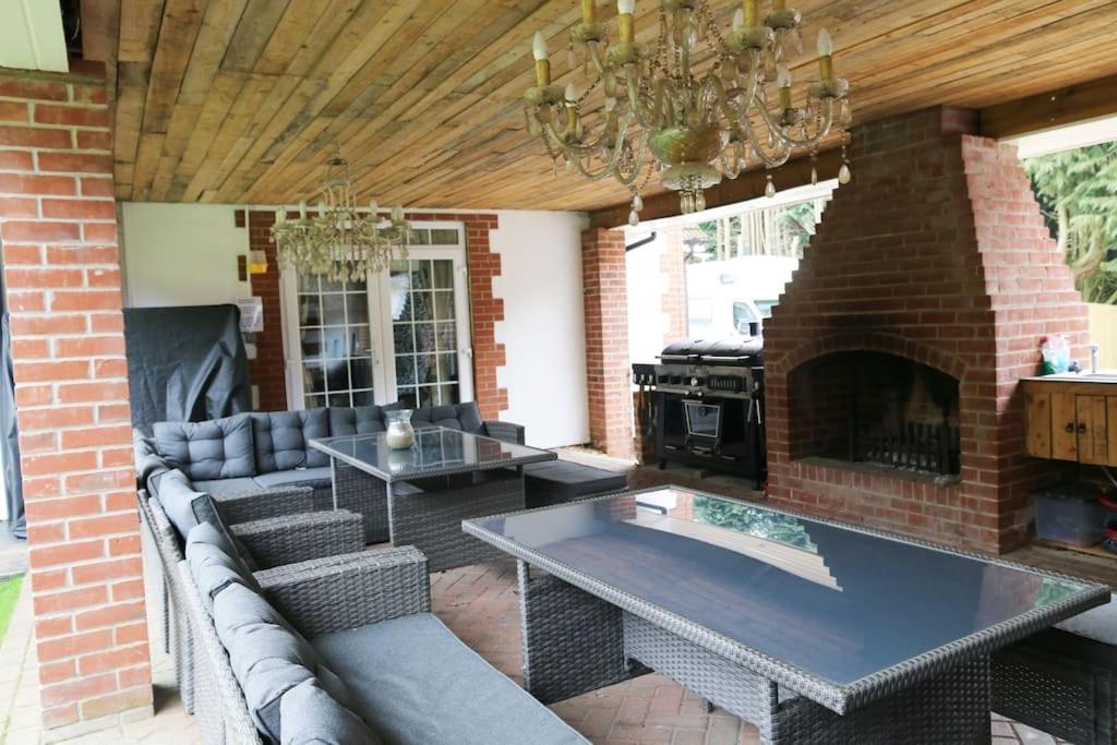 Hen & Stag Retreat Weekend Stay Sleeps 10 To 30 Thetford Kültér fotó