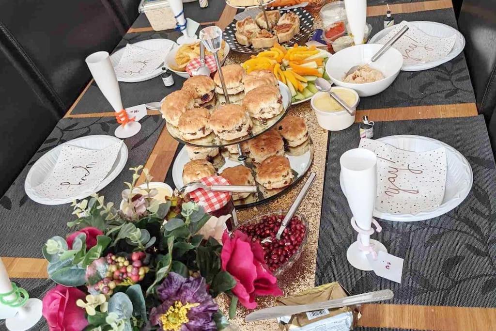 Hen & Stag Retreat Weekend Stay Sleeps 10 To 30 Thetford Kültér fotó