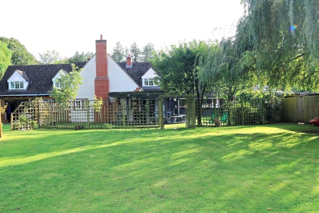Hen & Stag Retreat Weekend Stay Sleeps 10 To 30 Thetford Kültér fotó