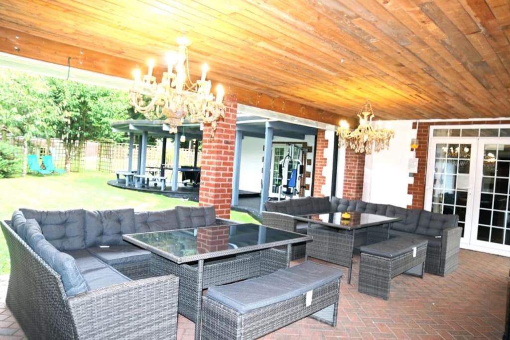 Hen & Stag Retreat Weekend Stay Sleeps 10 To 30 Thetford Kültér fotó