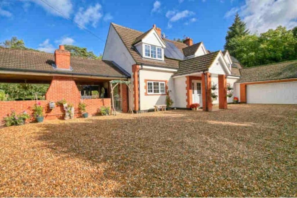 Hen & Stag Retreat Weekend Stay Sleeps 10 To 30 Thetford Kültér fotó