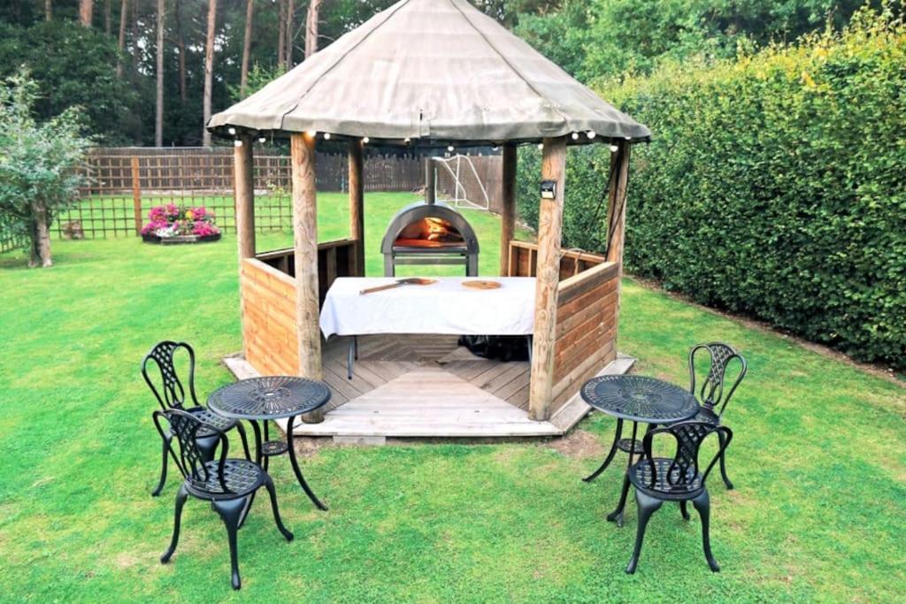 Hen & Stag Retreat Weekend Stay Sleeps 10 To 30 Thetford Kültér fotó