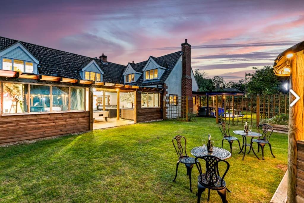 Hen & Stag Retreat Weekend Stay Sleeps 10 To 30 Thetford Kültér fotó